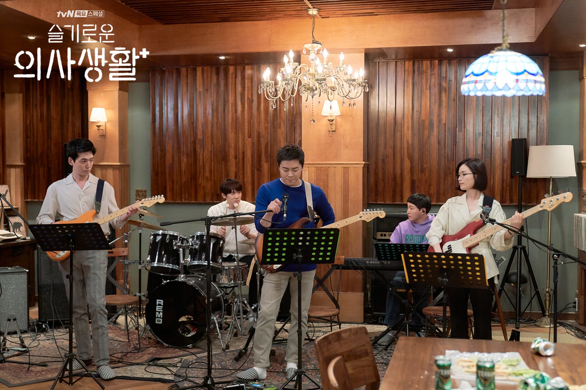 Drama Korea yang OST-nya Dinyanyikan Oleh Pemainnya