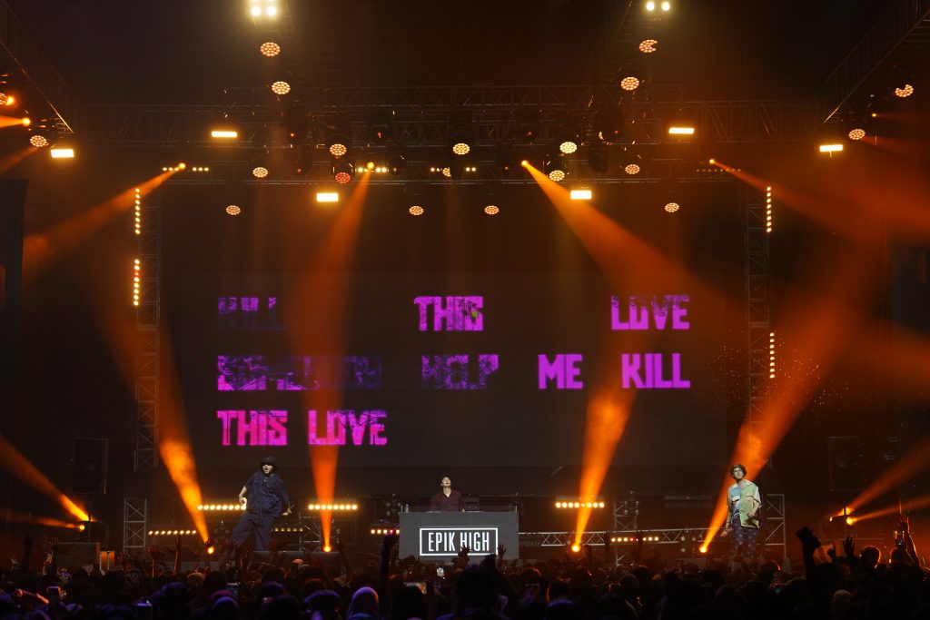 Penampilan Epik High di CXO Media Live on Stage