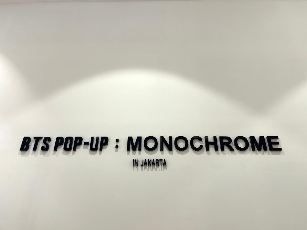 BTS POP-UP: MONOCHROME